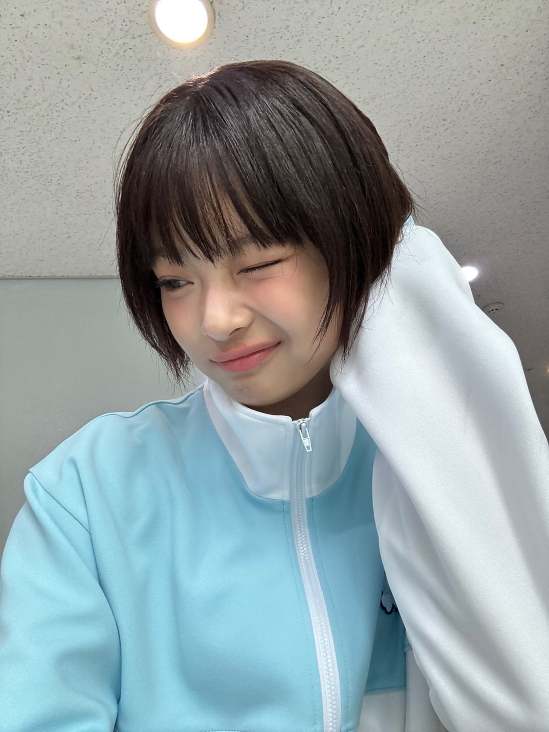 [잡담] 뉴진스 하니 섀도우 블러셔 립 뭔가요... | 인스티즈