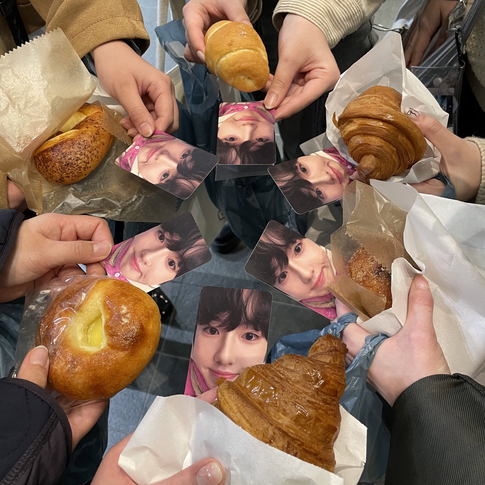 점점 진화한다는 아이돌 포카 포즈 | 인스티즈
