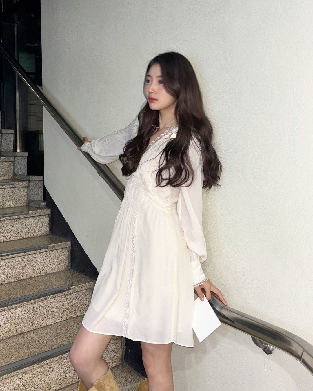 [잡담] 내가 본 수지 실물은 약간 이런 느낌이었음 | 인스티즈
