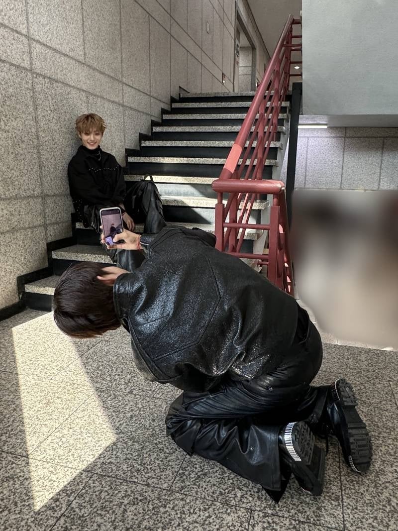 아이돌그룹 새멤버로 합류한 막내가 형들 제치고 짱 먹는 법 | 인스티즈