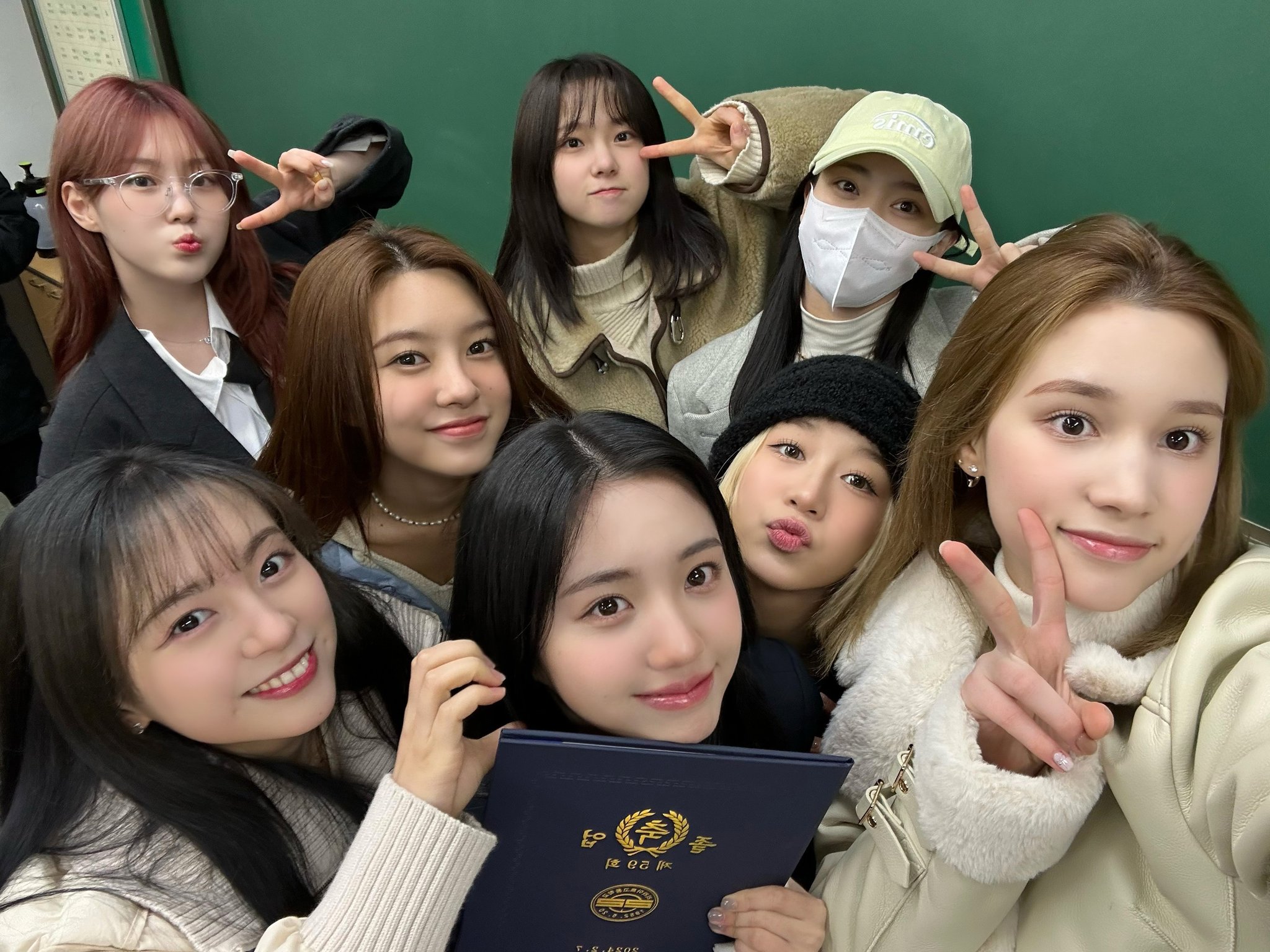서바이벌 그룹 중 최초로 재계약 했다는 아이돌 서사 | 인스티즈
