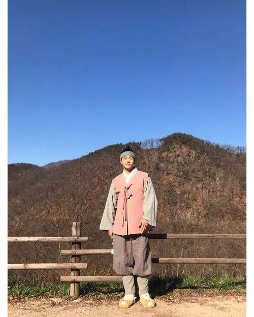 퍼컬이 조선시대인 한 배우의 한복 착장 모음.jpg | 인스티즈