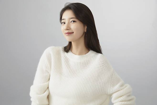 [잡담] 수지 새로 뜬 사진 예쁘다🐰 | 인스티즈