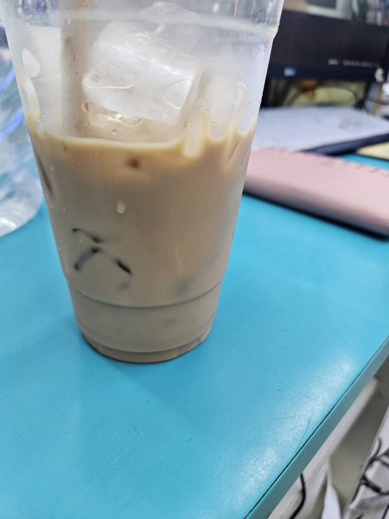 [잡담] 알바하는데 힘들어서 잠시 커피마시는중 | 인스티즈