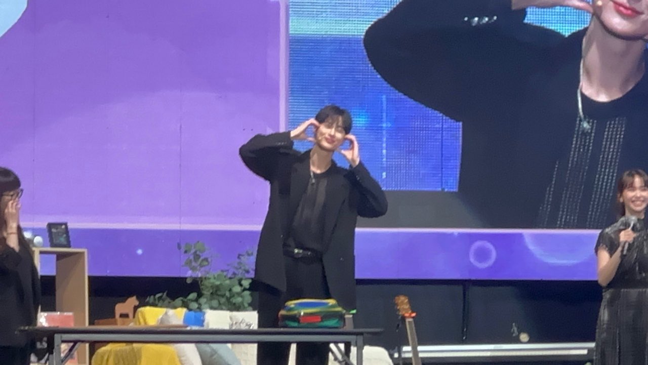 [잡담] 변우석 망사옷으로 갈아입고 천사반 변우석 따라하는 중이래 | 인스티즈