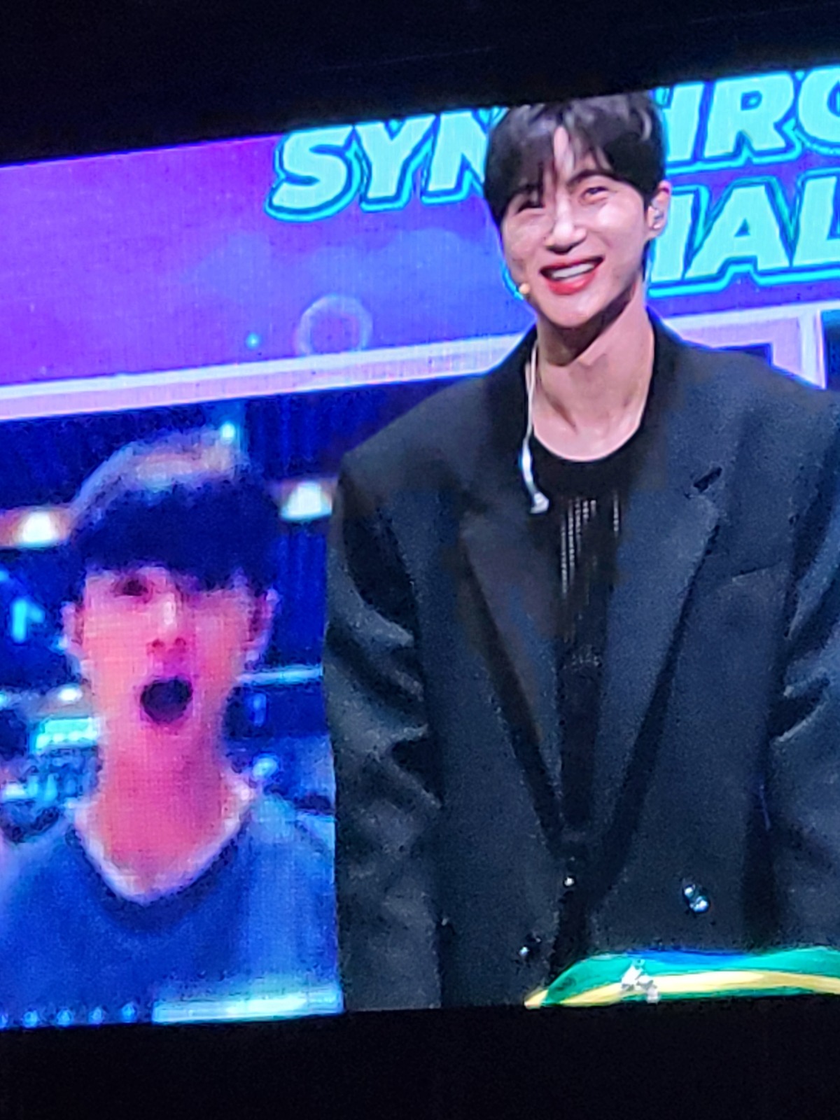 [잡담] 변우석 망사옷으로 갈아입고 천사반 변우석 따라하는 중이래 | 인스티즈