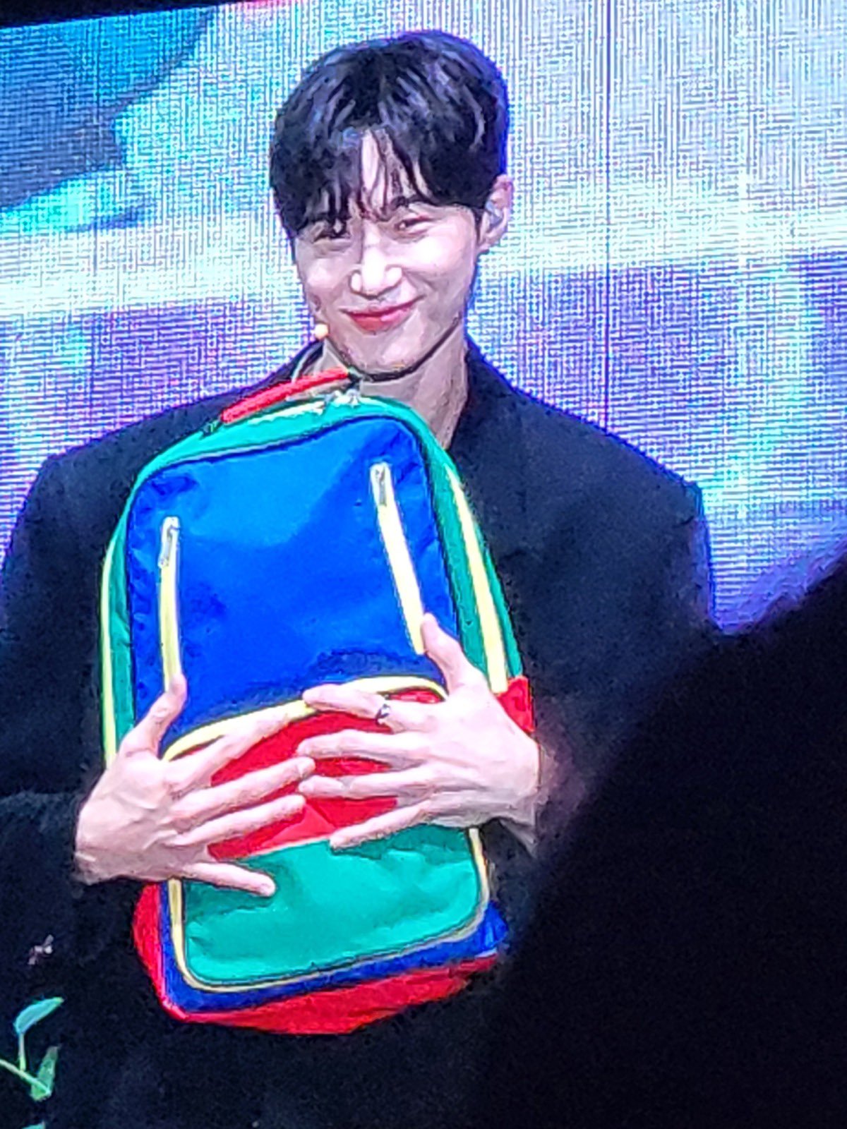 [잡담] 변우석 망사옷으로 갈아입고 천사반 변우석 따라하는 중이래 | 인스티즈