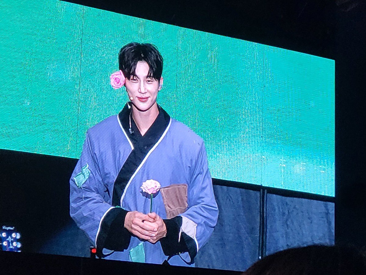 [잡담] 변우석 저 꽃거지 옷 설명한거 이거랰ㅋㅋㅋㅋㅋㅋㅋㅋㅋ | 인스티즈