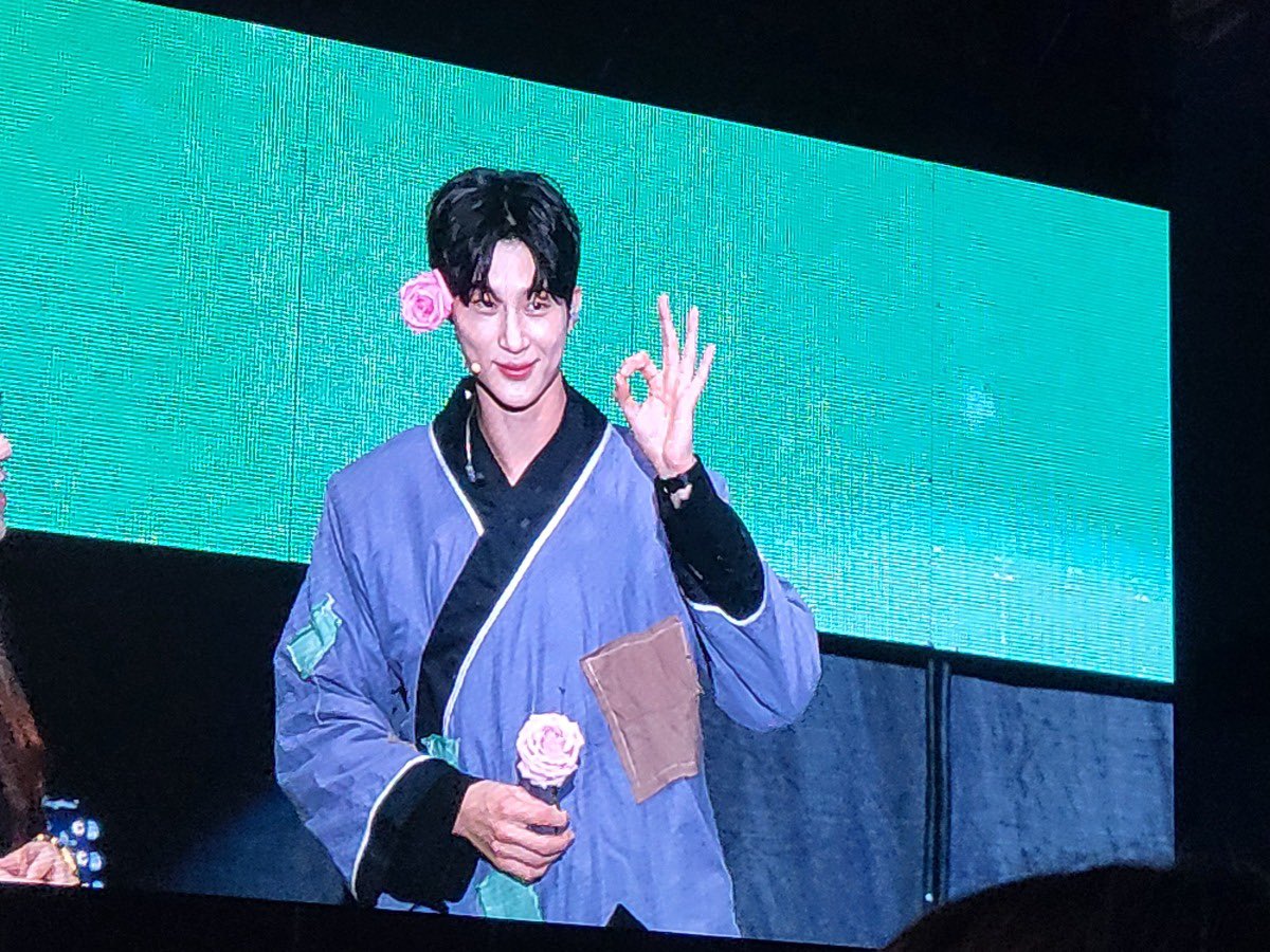 [잡담] 변우석 저 꽃거지 옷 설명한거 이거랰ㅋㅋㅋㅋㅋㅋㅋㅋㅋ | 인스티즈