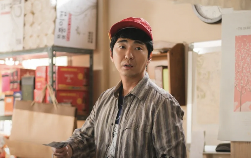 [잡담] 커넥션 배우 박정표 눈물의 여왕에서도 탐정으로 나오잖아 | 인스티즈