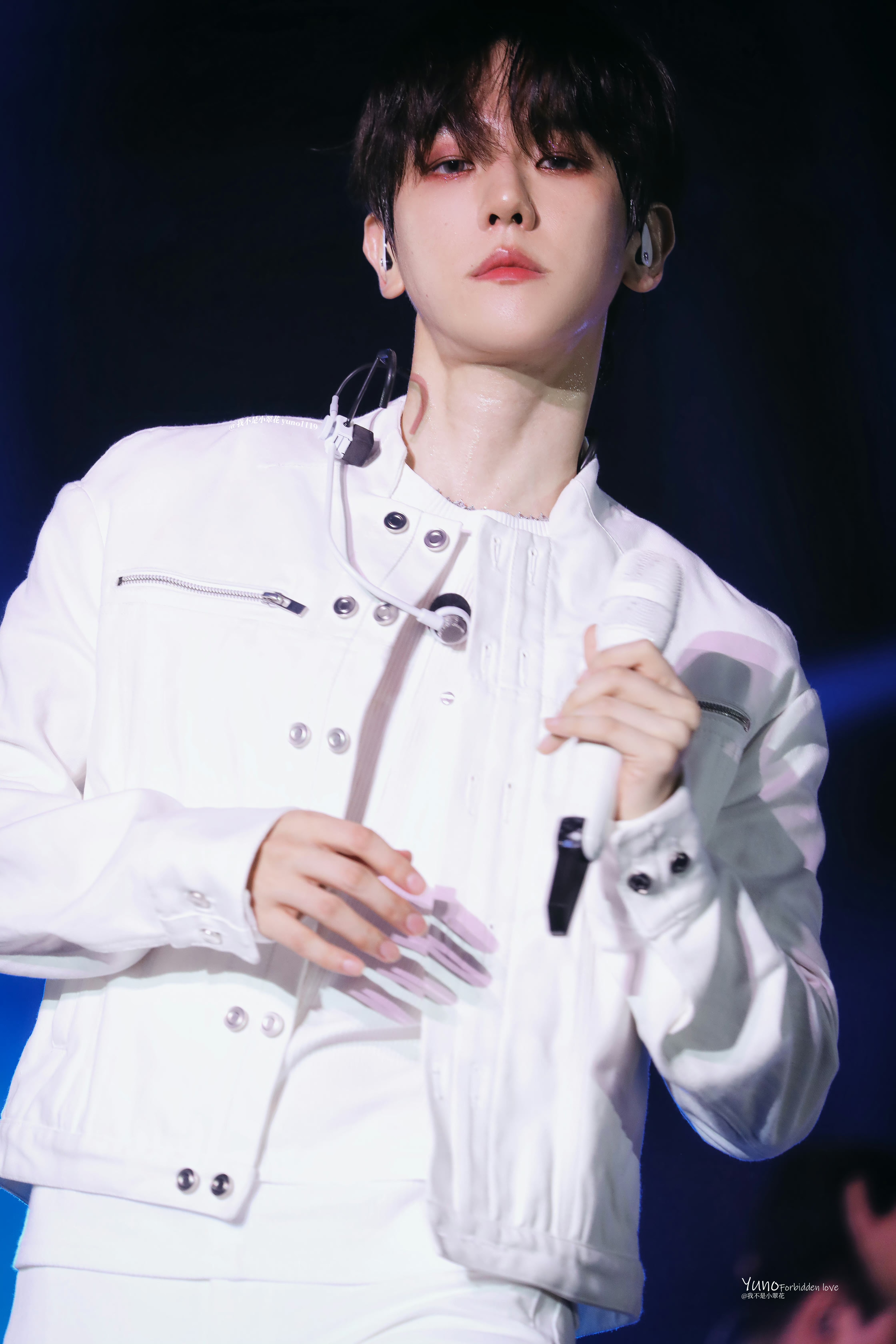 [잡담] 백현이 이사진 너무 잘생겼어🤤 | 인스티즈