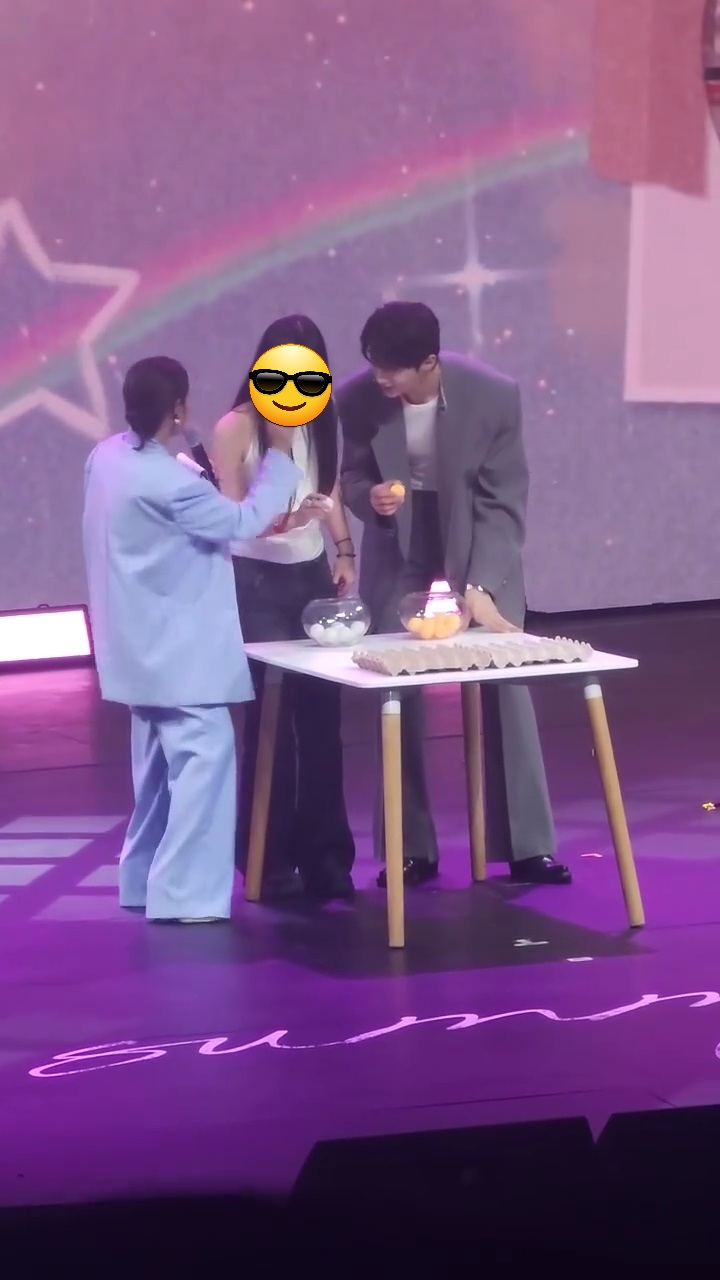 [잡담] 변우석 팬미 영상보다가 다리 길이 신기해서 캡쳐함 | 인스티즈