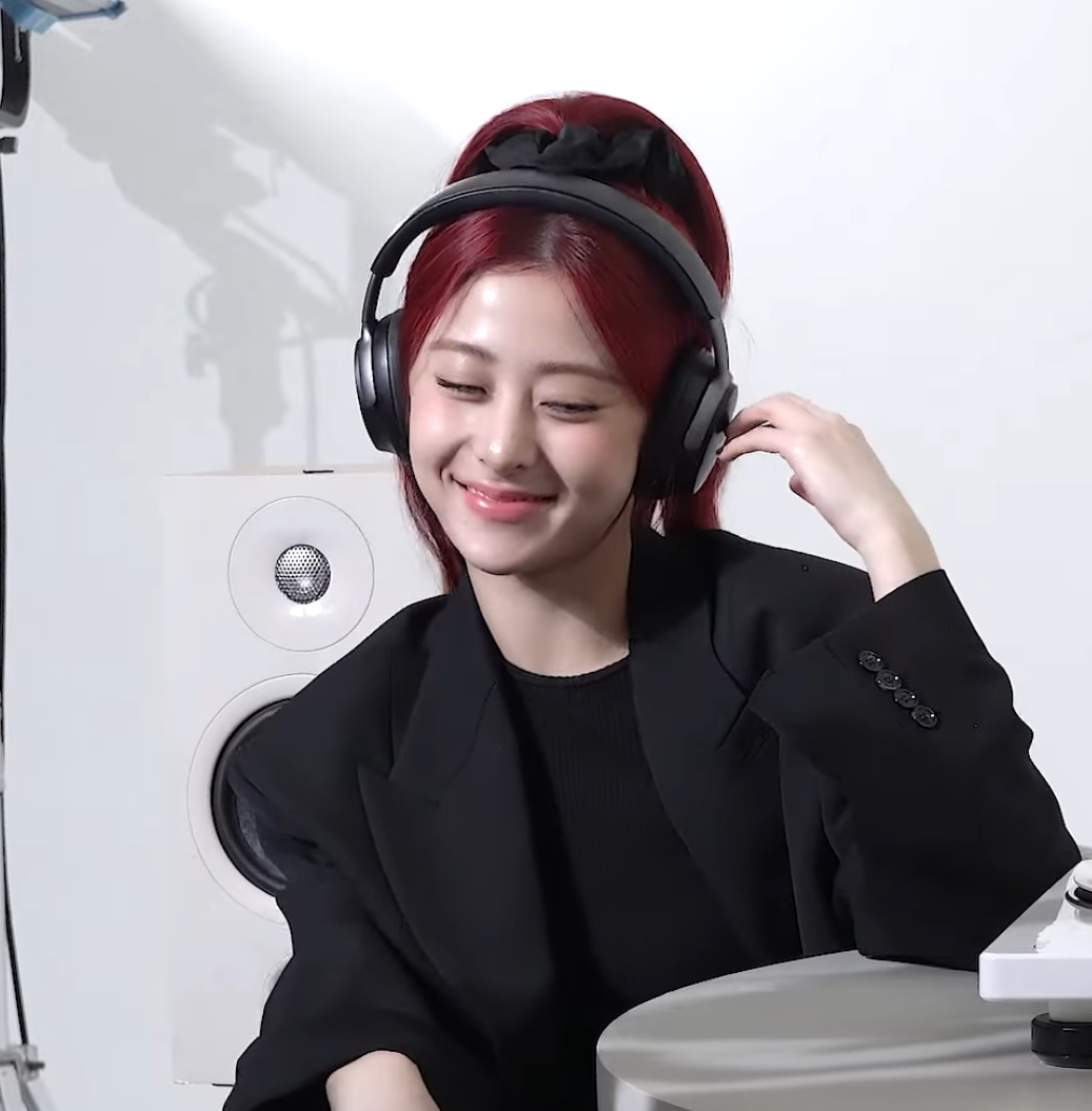 [잡담] 르세라핌 허윤진 맥 광고 비하인드 짤 | 인스티즈