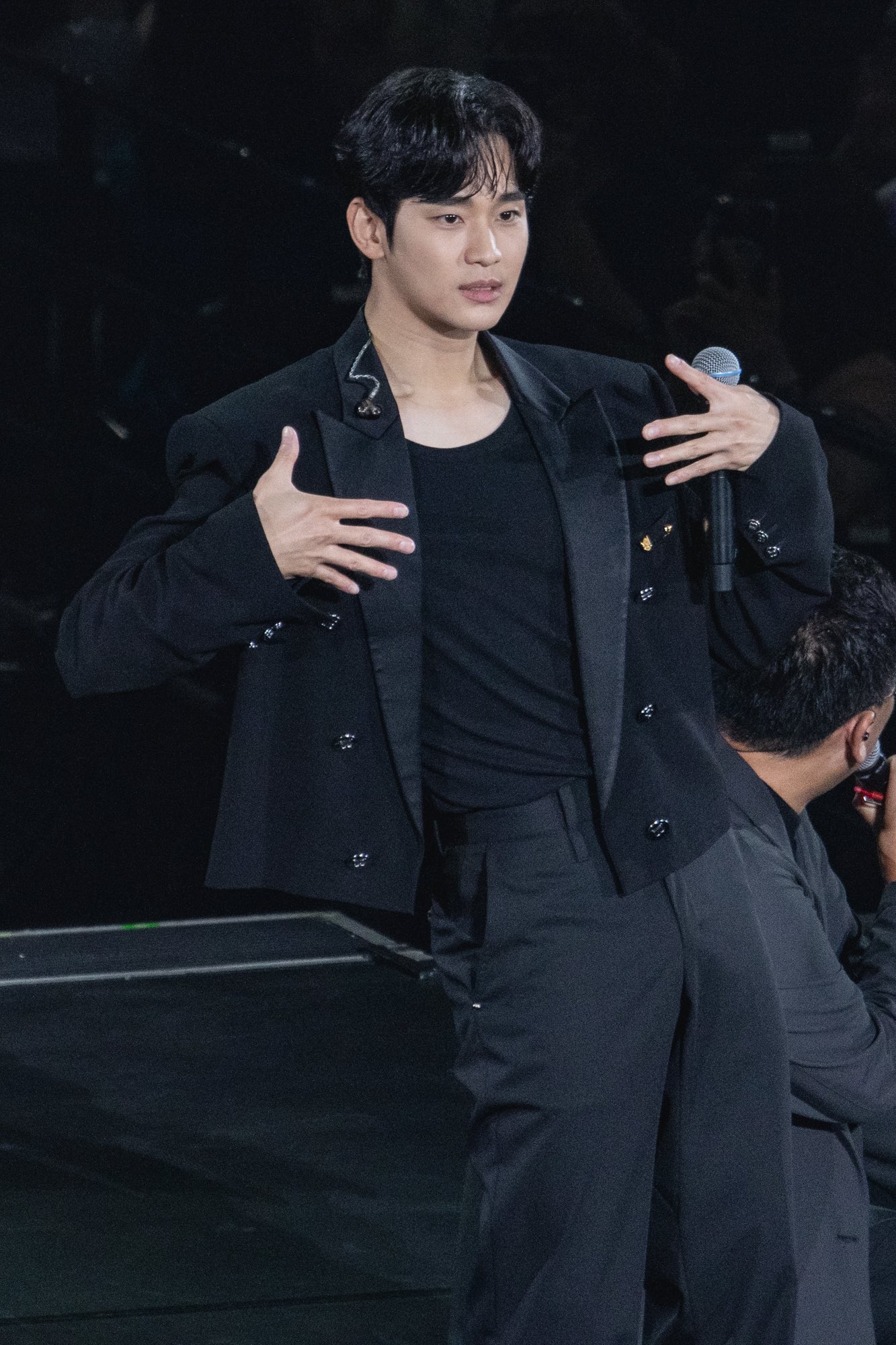 [잡담] 김수현 오늘 미모가 놀라운데? | 인스티즈