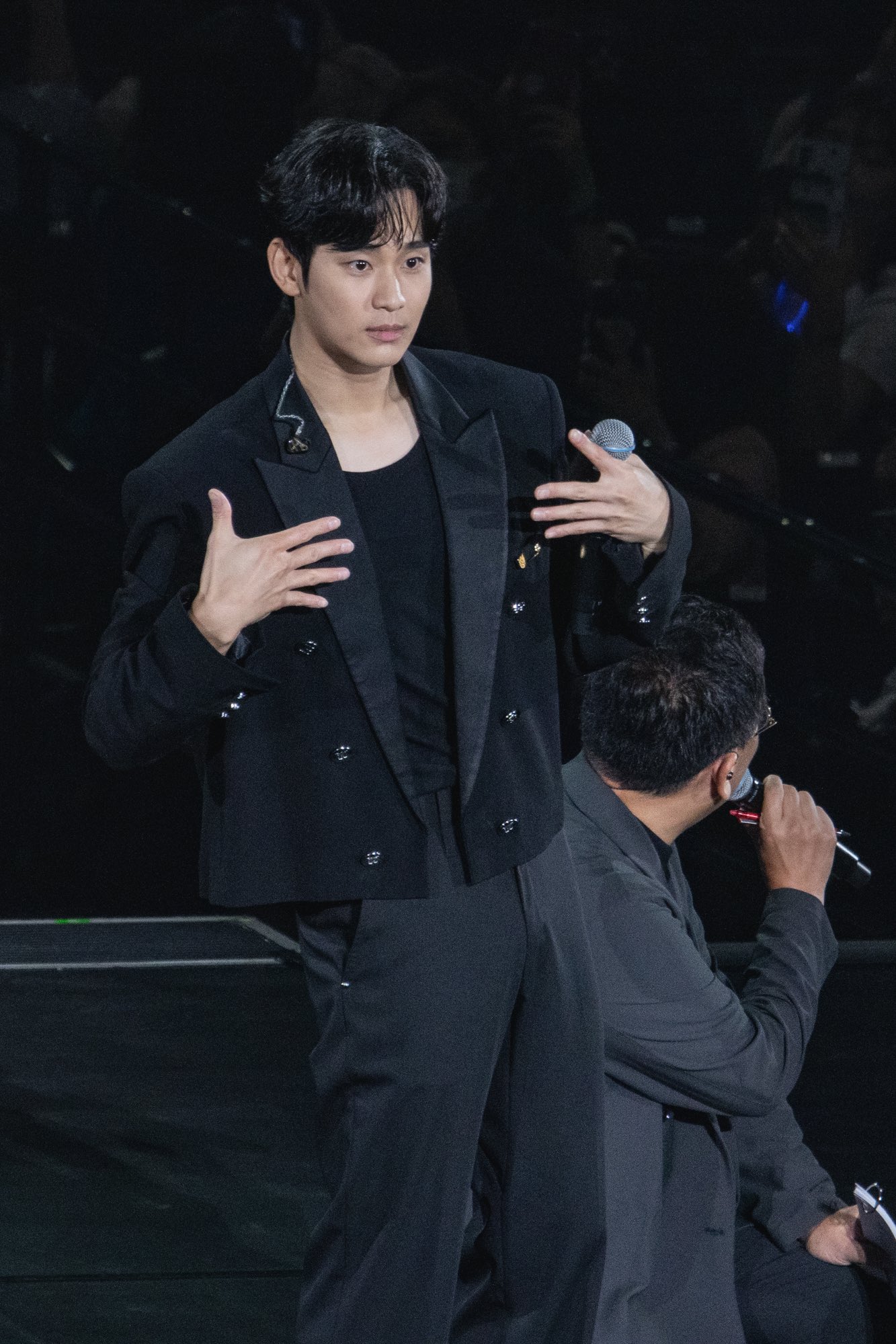 [잡담] 김수현 오늘 미모가 놀라운데? | 인스티즈