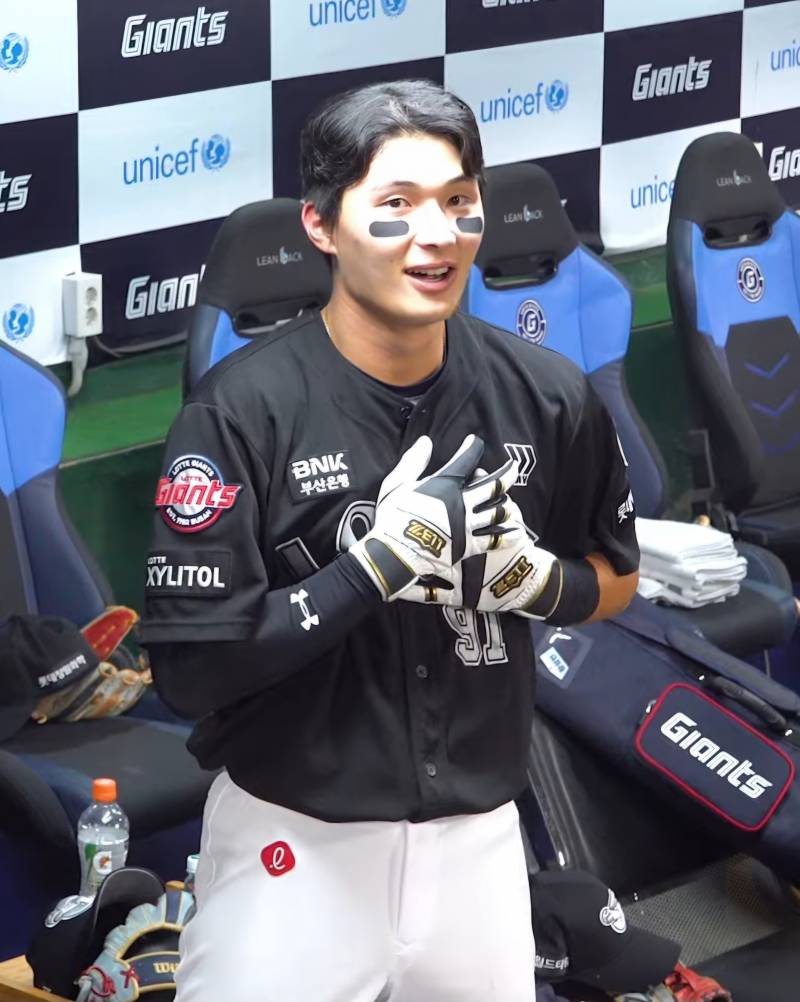 [잡담] 오늘 덕밍아웃 보다가 유용한 짤 포인트 많길래ㅋㅋㅋㅋ(손떤포수 윤떤외야수 지분 주의) | 인스티즈