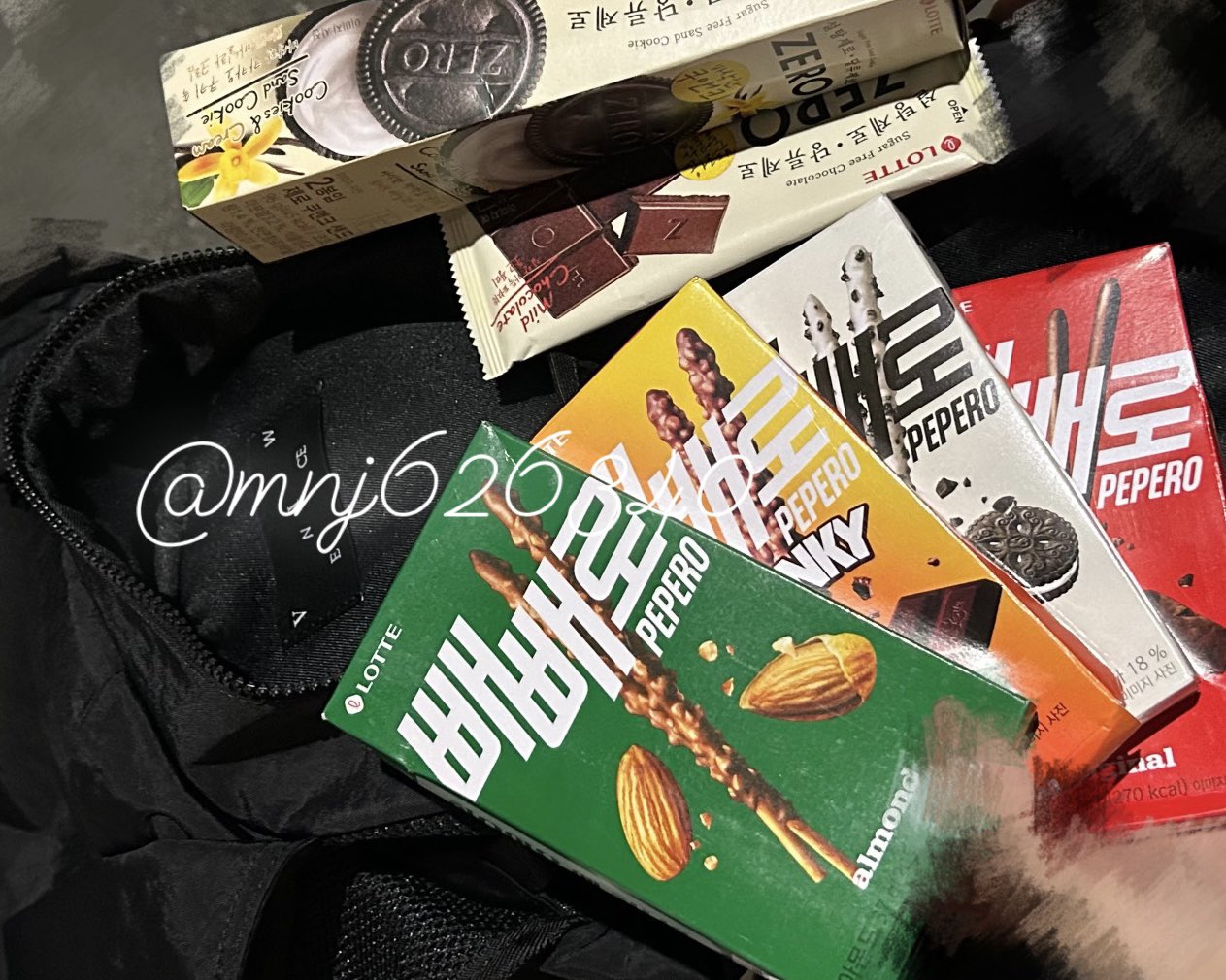 [잡담] 뉴진스 팬미팅에서 민지가 던진 가방에 들어있던거래ㅋㅋ | 인스티즈