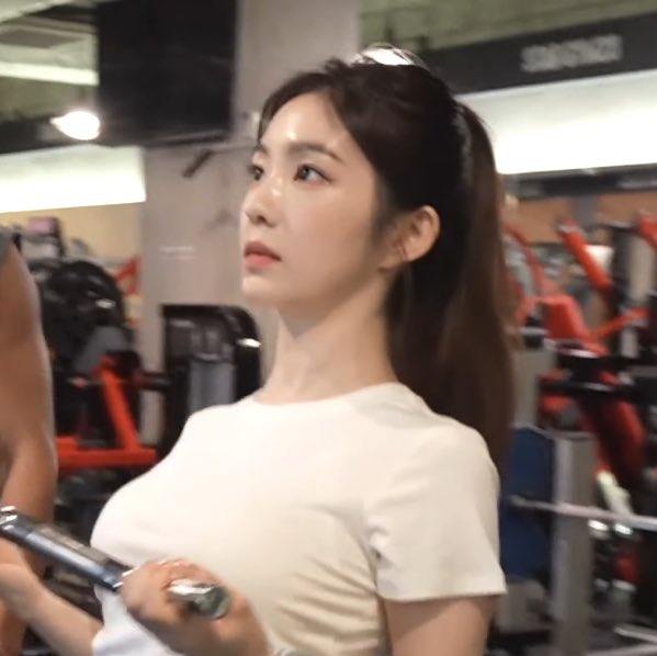 트위터에서 알티타고 있는 운동하는 아이린 비주얼 | 인스티즈