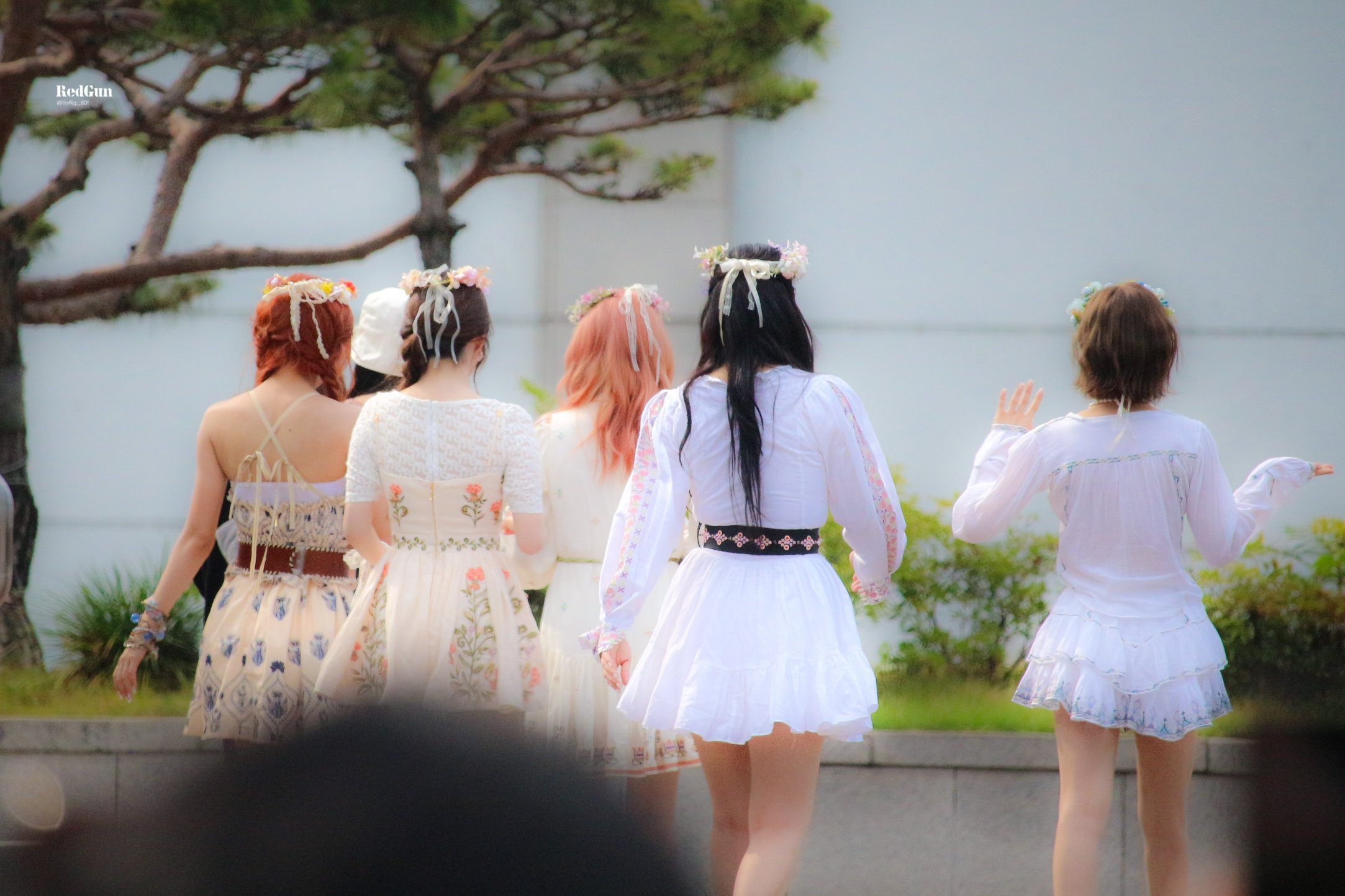 여의도를 뮤비 촬영장으로 만든 오늘자 레드벨벳.jpg | 인스티즈