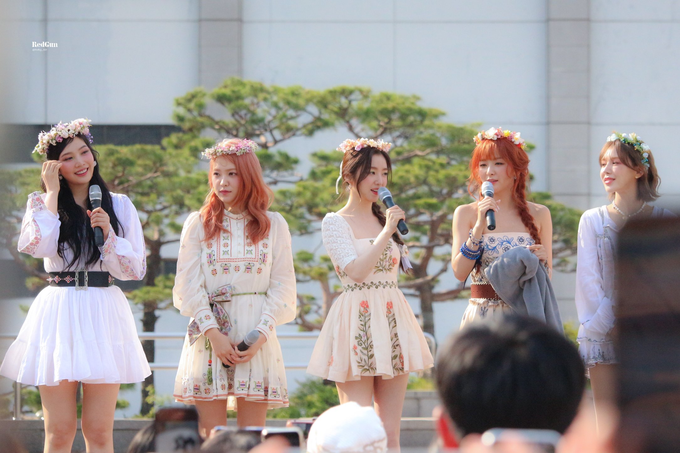 여의도를 뮤비 촬영장으로 만든 오늘자 레드벨벳.jpg | 인스티즈