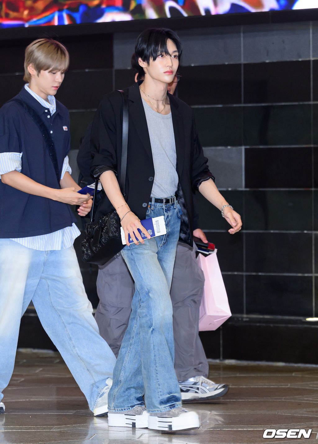 [잡담] 원빈 오늘 공항 기사사진 미쳤나봐 | 인스티즈