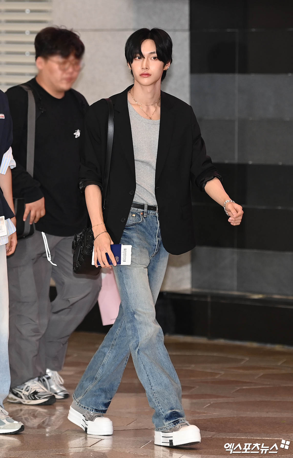 [잡담] 원빈 오늘 공항 기사사진 미쳤나봐 | 인스티즈