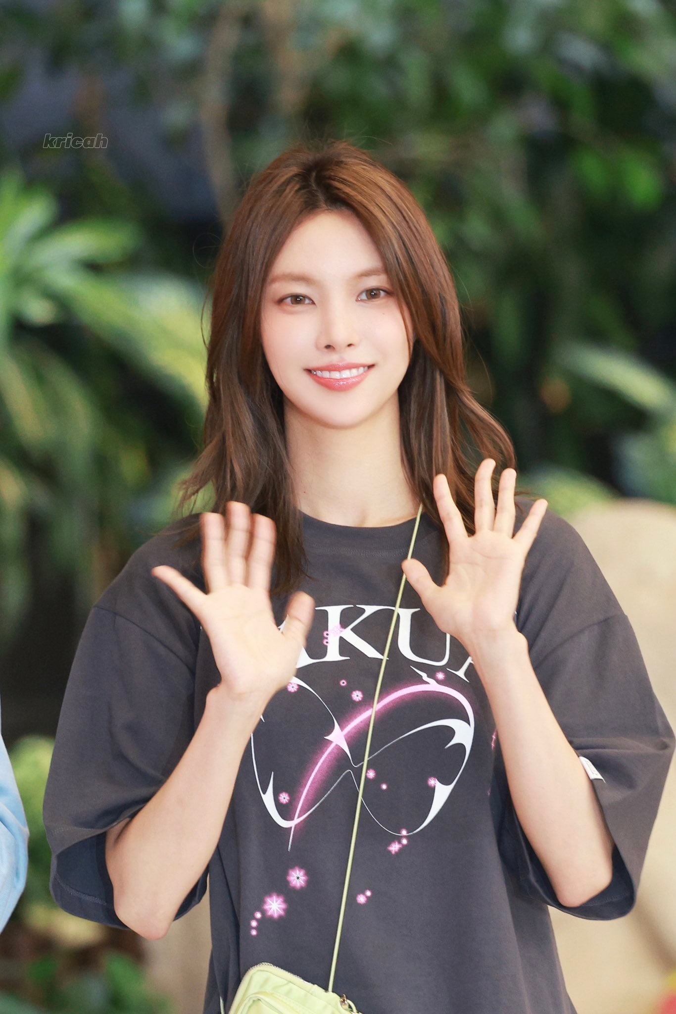 [잡담] 아일릿 윤아 어제 출국할때 진짜개잘생김; | 인스티즈