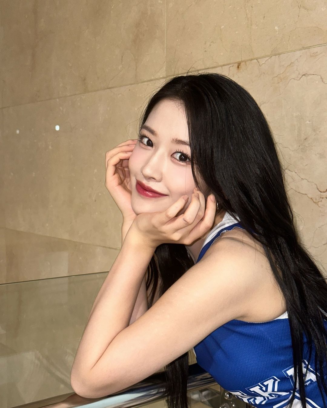 '인간 파란색' 인 것 같은 아이브 멤버.jpg | 인스티즈