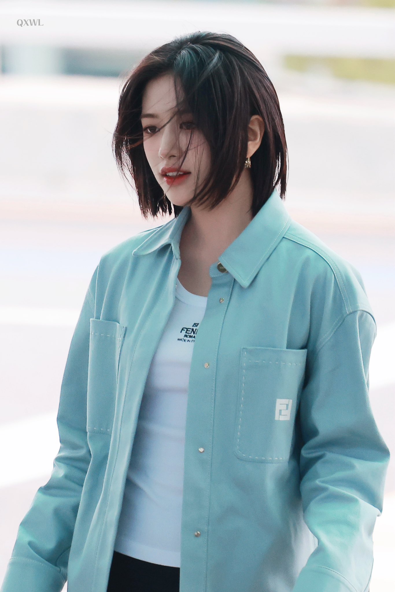 '인간 파란색' 인 것 같은 아이브 멤버.jpg | 인스티즈