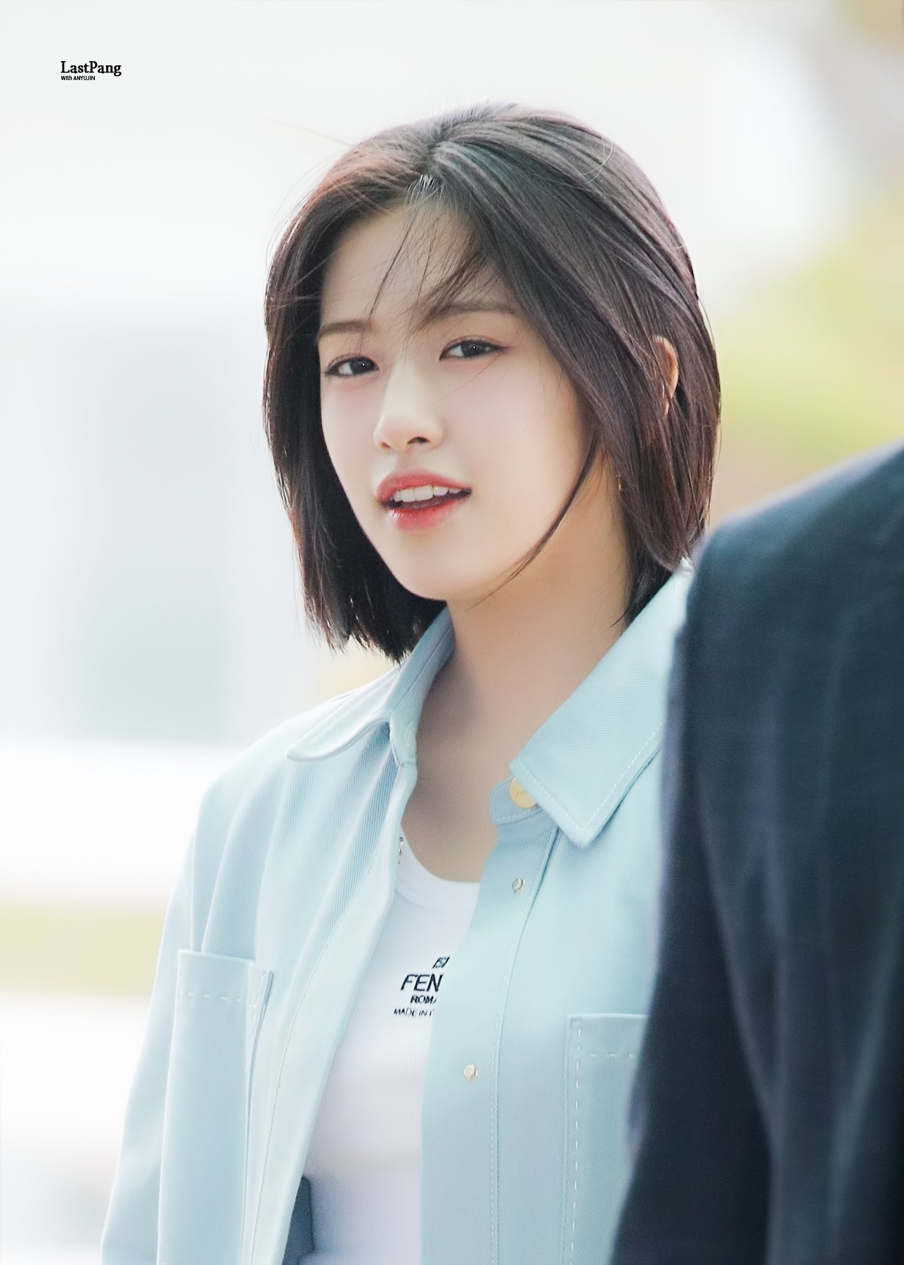 '인간 파란색' 인 것 같은 아이브 멤버.jpg | 인스티즈