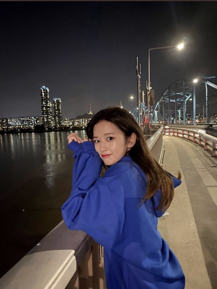 '인간 파란색' 인 것 같은 아이브 멤버.jpg | 인스티즈