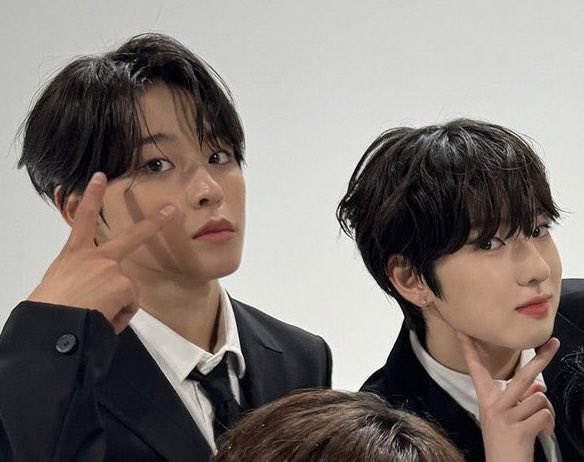 [잡담] 리쿠 사쿠야 피부색 차이 에반데 | 인스티즈