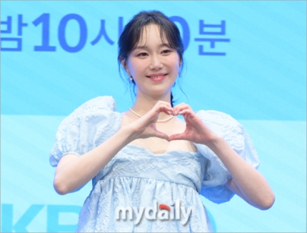 [정보/소식] [공식] 이유영, 깜짝 결혼+임신 발표 '겹경사'…"신랑은 비연예인, 결혼식은 No" (전문) | 인스티즈