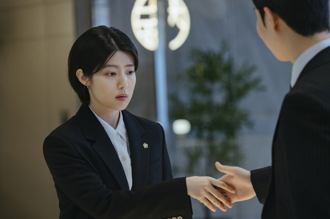 [정보/소식] 남지현 첫 출근에 바싹 긴장, 눈치 만렙 표지훈과 신입 콤비 (굿파트너) | 인스티즈