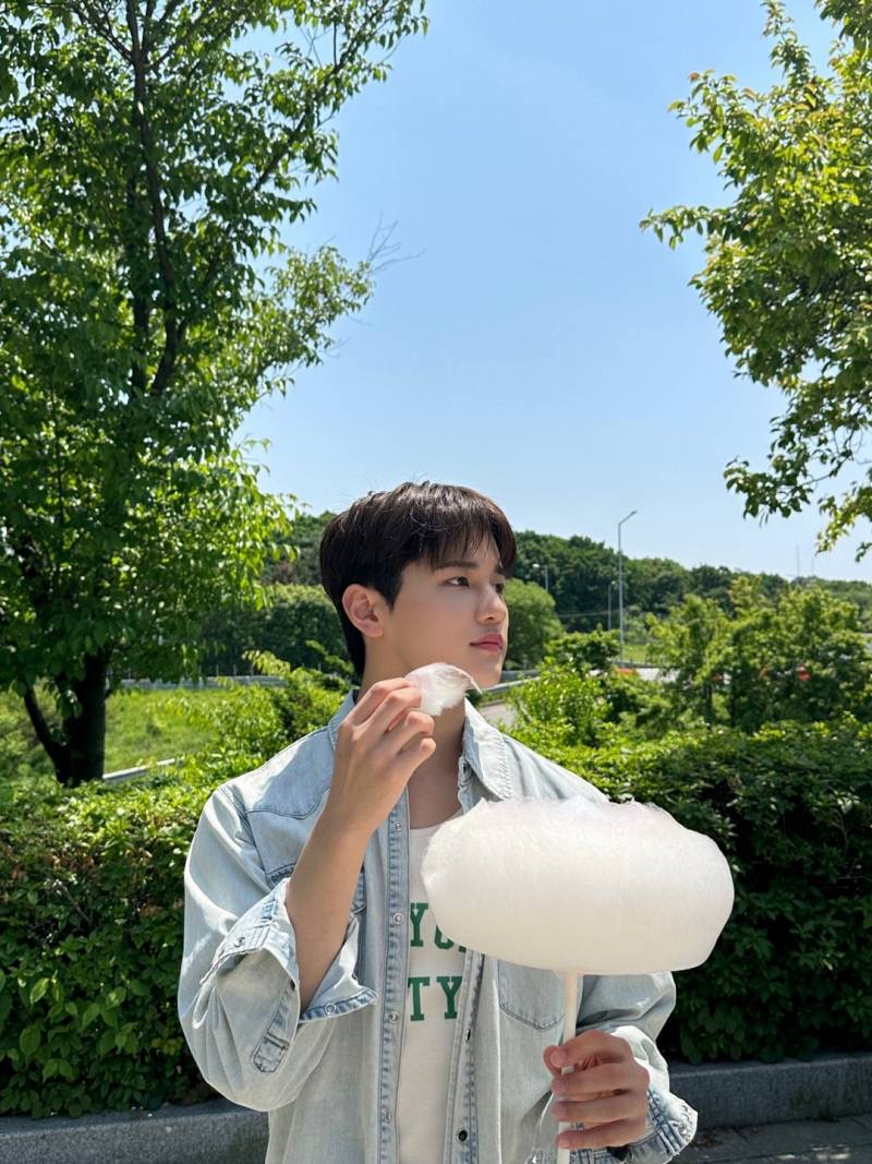 자기랑 닮은 케이크 받은 케이크 받은 모아이 석상.jpg | 인스티즈