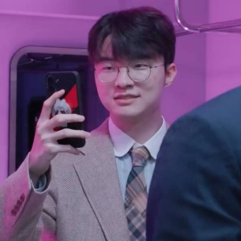 [잡담] 쑥들아 상혁이가 하고있던 그립톡은 다른거야? | 인스티즈