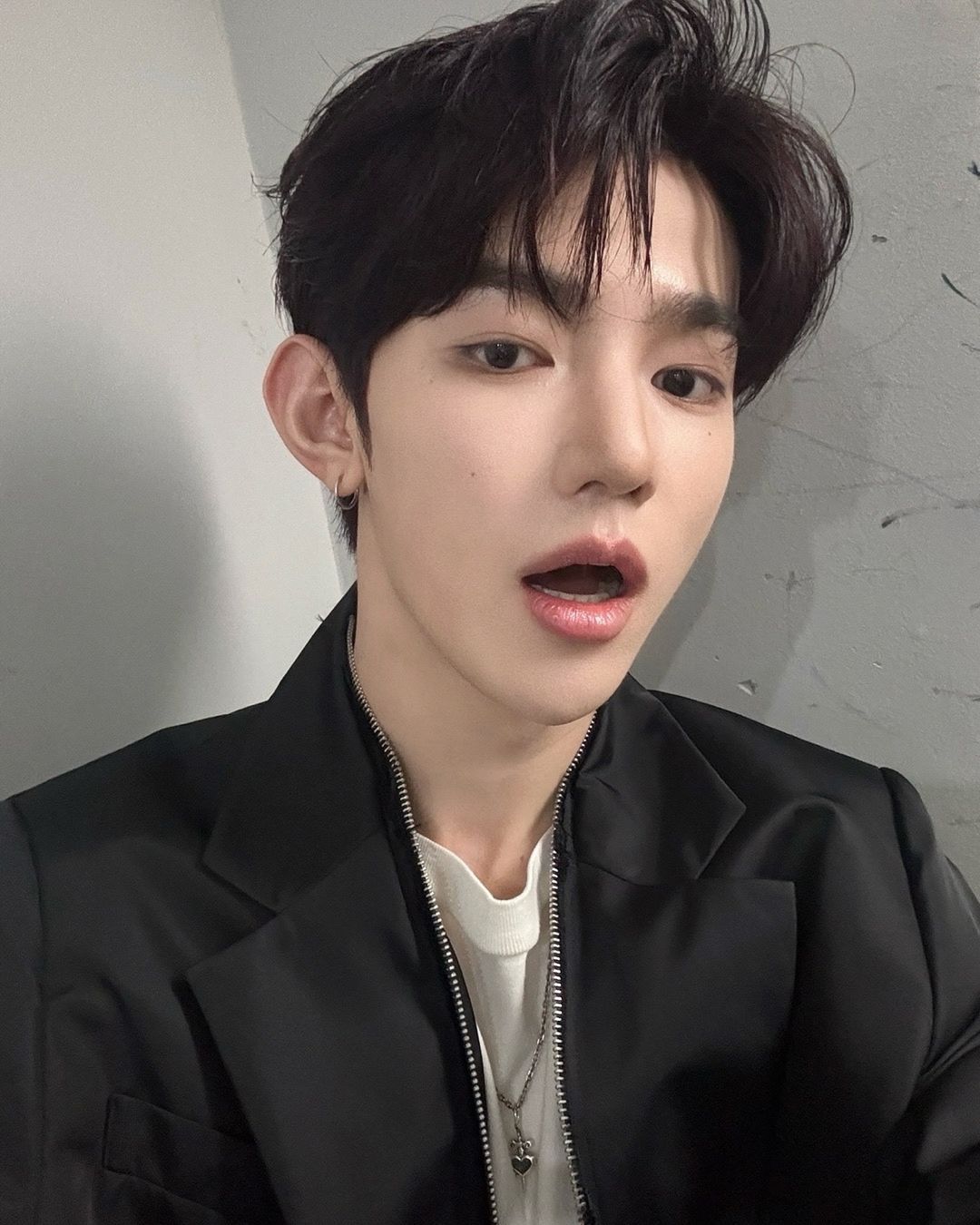 [잡담] 장하오 흑발 셀카 | 인스티즈