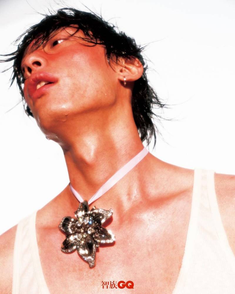 현재 난리난 중국 GQ 열사병 주제 화보.JPG (후방) | 인스티즈