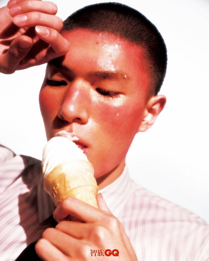 현재 난리난 중국 GQ 열사병 주제 화보.JPG (후방) | 인스티즈