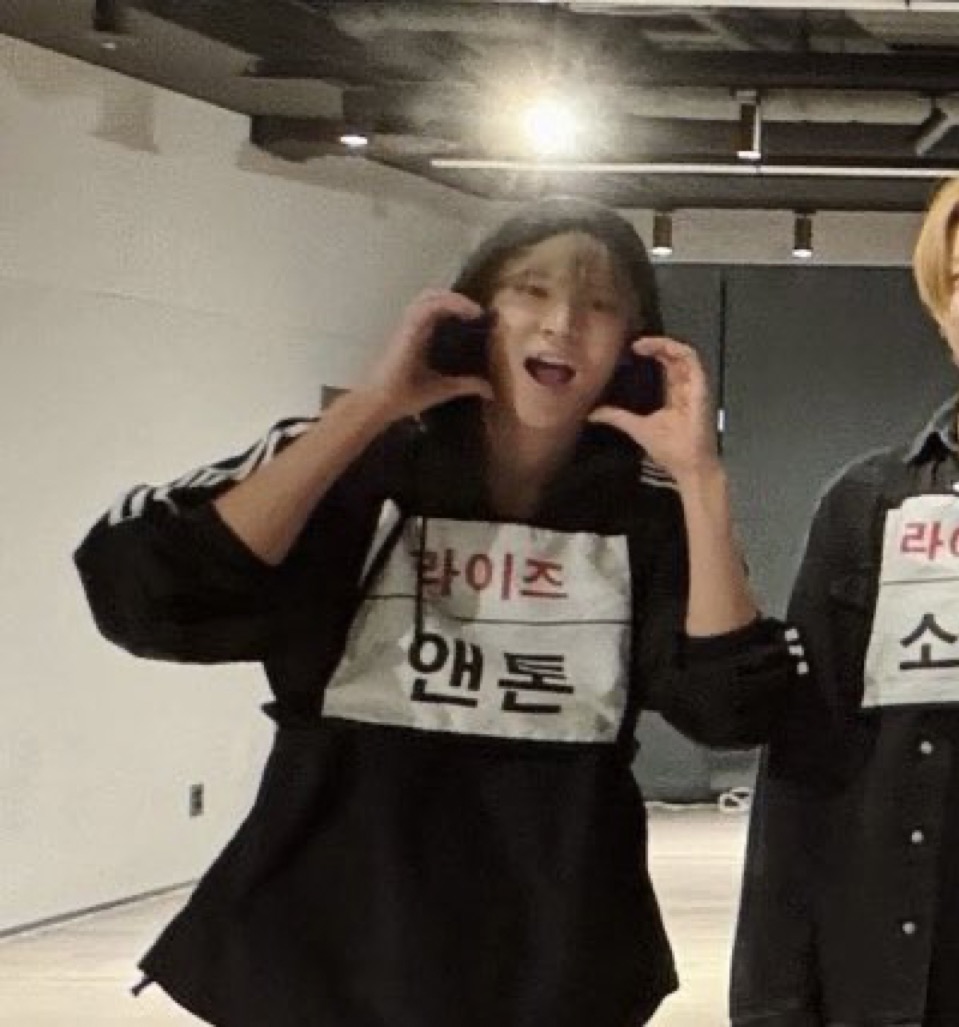 [잡담] 은석이 앤톤 이름표 달고 개귀여워짐ㅋㅋㅋㅋㅋㅋㅋ | 인스티즈