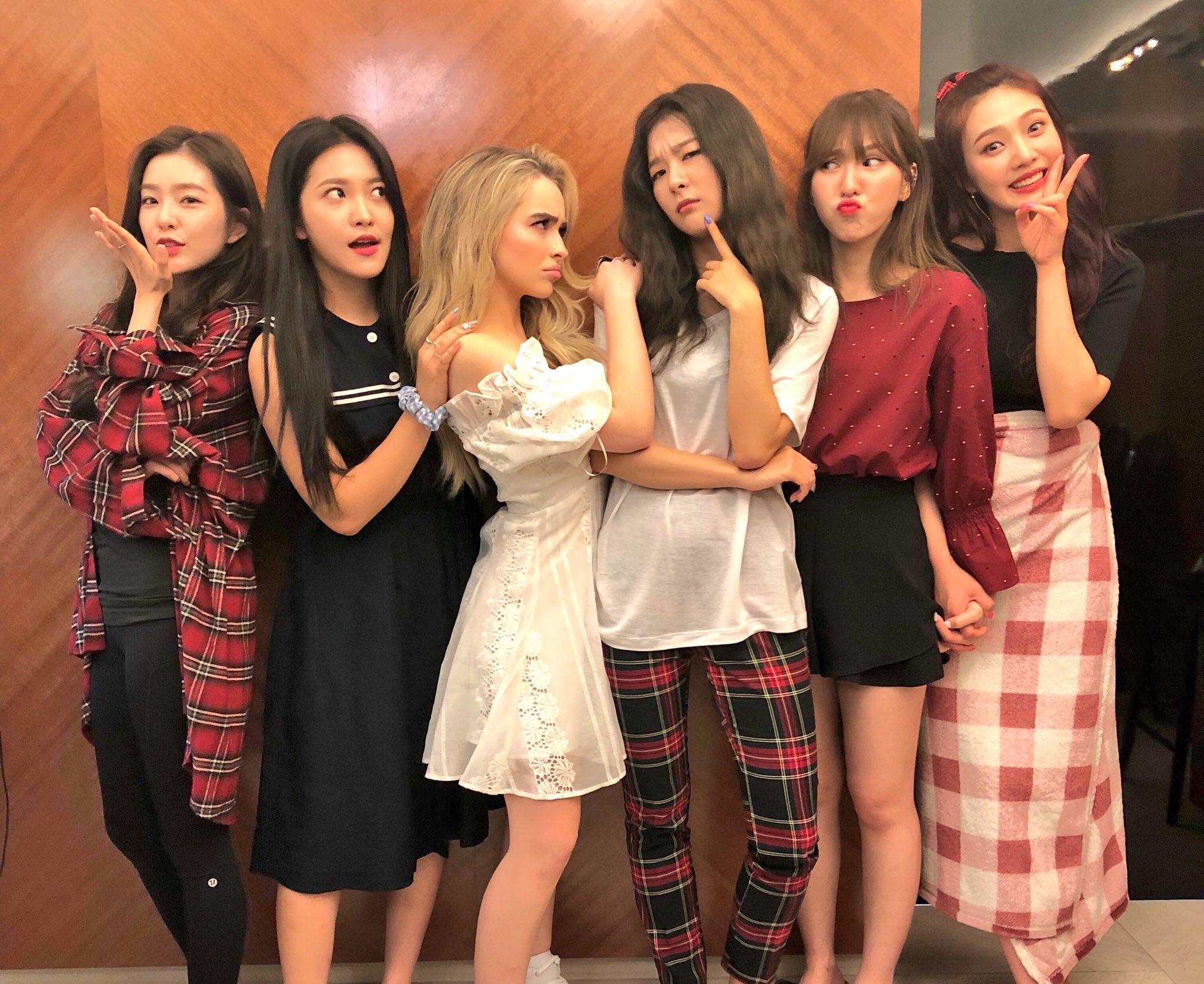 [잡담] 레드벨벳 사브리나카펜터랑 만난 적 있네?? | 인스티즈