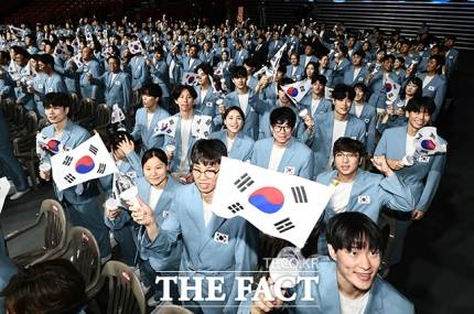 하이브가 만든 파리올림픽 응원봉.JPG | 인스티즈