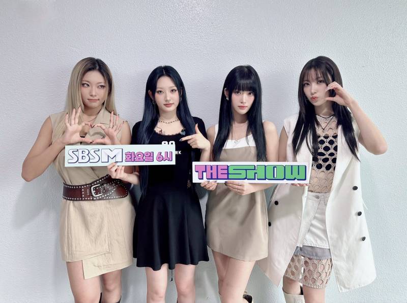 오늘 하이키 더쇼 <뜨거워지자> 착장 + 무대 | 인스티즈