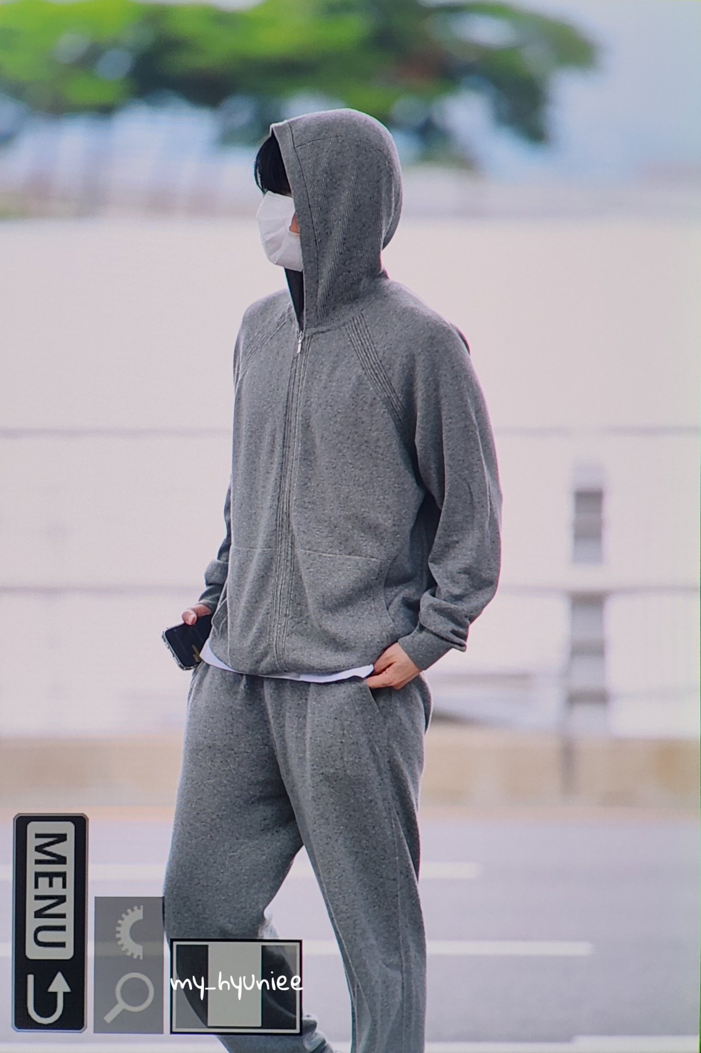 [잡담] 오늘 공항 백현이 넘 조아🐶🤍 | 인스티즈