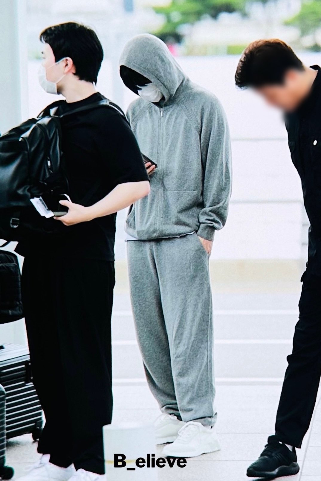 [잡담] 오늘 공항 백현이 넘 조아🐶🤍 | 인스티즈