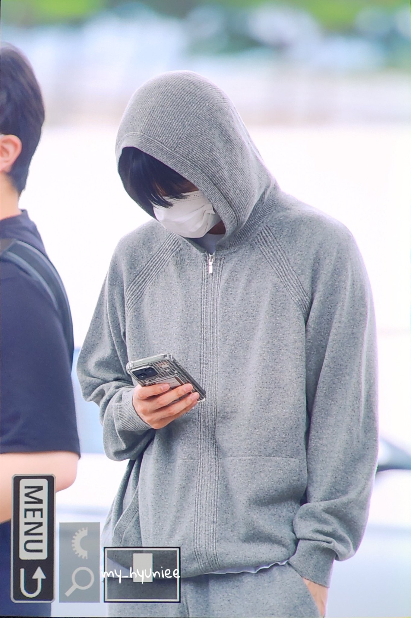 [잡담] 오늘 공항 백현이 넘 조아🐶🤍 | 인스티즈