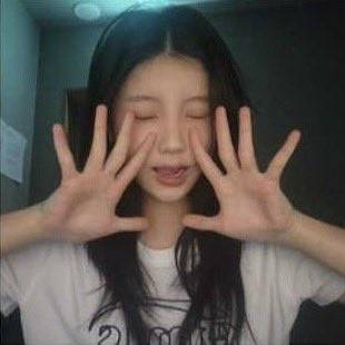 07년생 셀카 스타일 보여주는 아일릿 원희 | 인스티즈