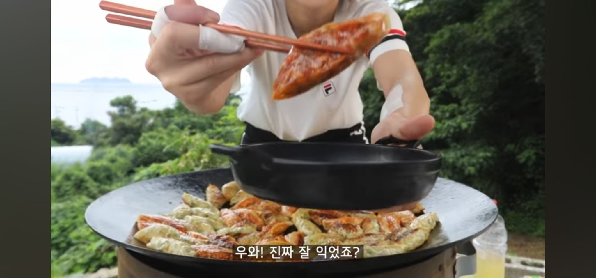 [잡담] 솥뚜껑 먹방할때 쯔양 팔 상태 | 인스티즈