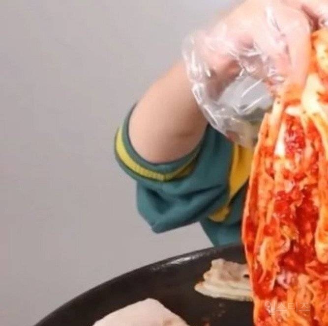 이제보니 팔뚝에 멍을 달고 살았던 쯔양.jpg | 인스티즈