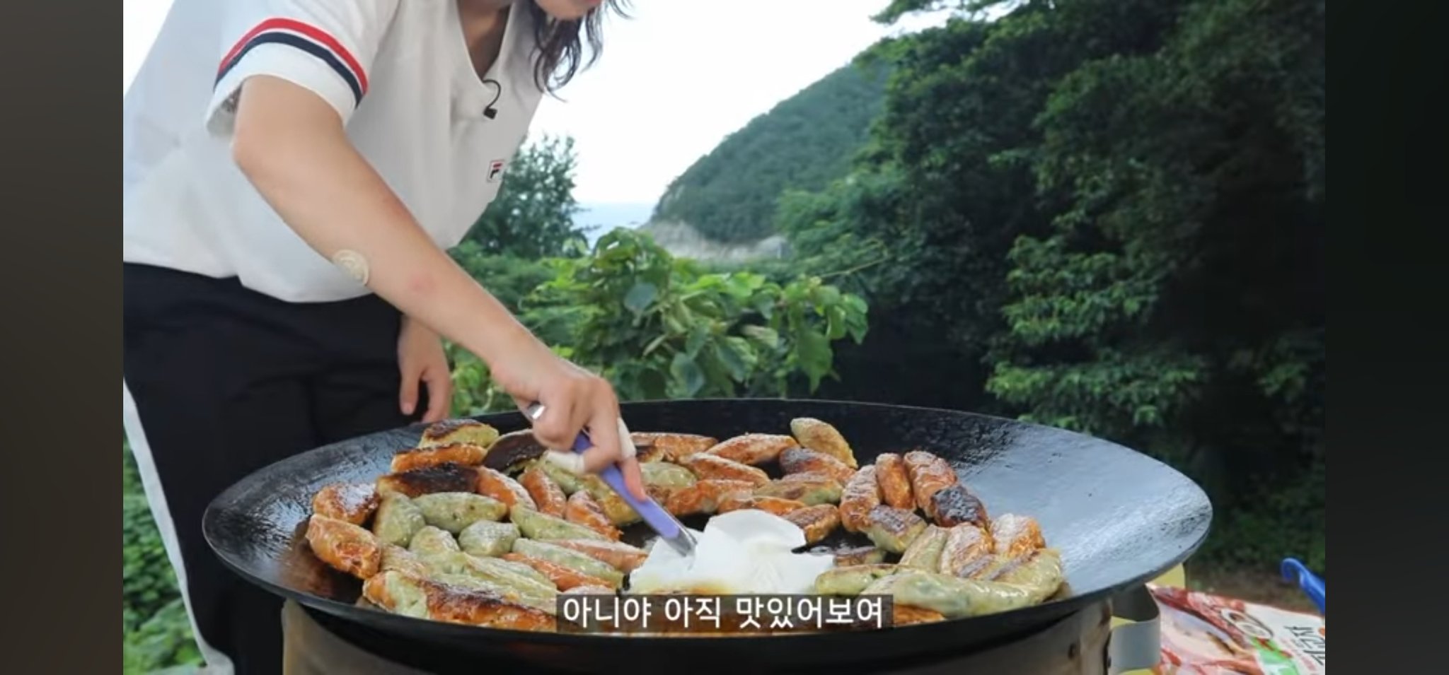 [잡담] 솥뚜껑 먹방할때 쯔양 팔 상태 | 인스티즈